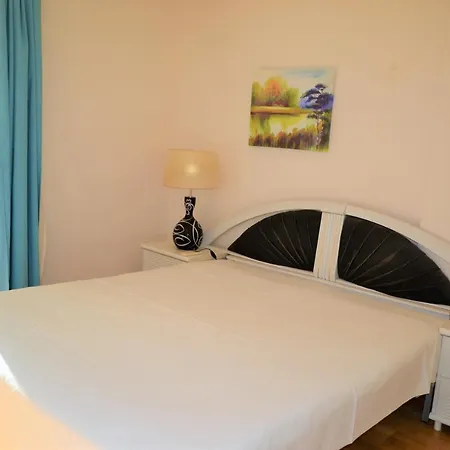 Apartment Los Arcos By Garvetur
